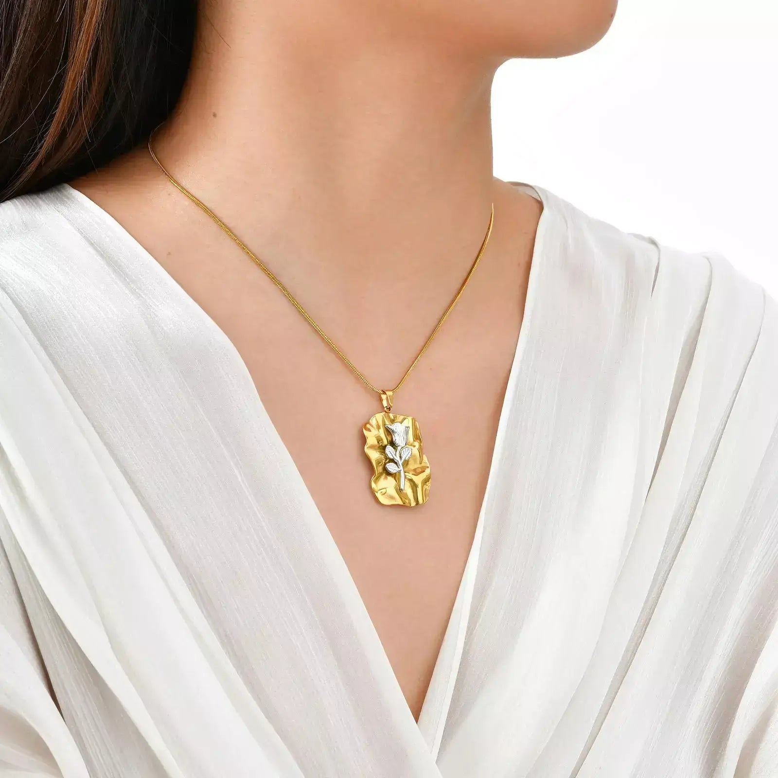 Square Rose Flower Pendant Necklace, Luxury Vintage Jewellery UK, Rose Flower Pendant Necklace, Stainless Steel Women’s Necklace, Silver and Gold Pendant Necklace, Elegant Vintage Necklace, Luxury jewellery gift UK, Rose pendant gift for her UK